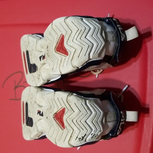 Fila unisex size 3 grant hill 2 sneakers white, navy and red